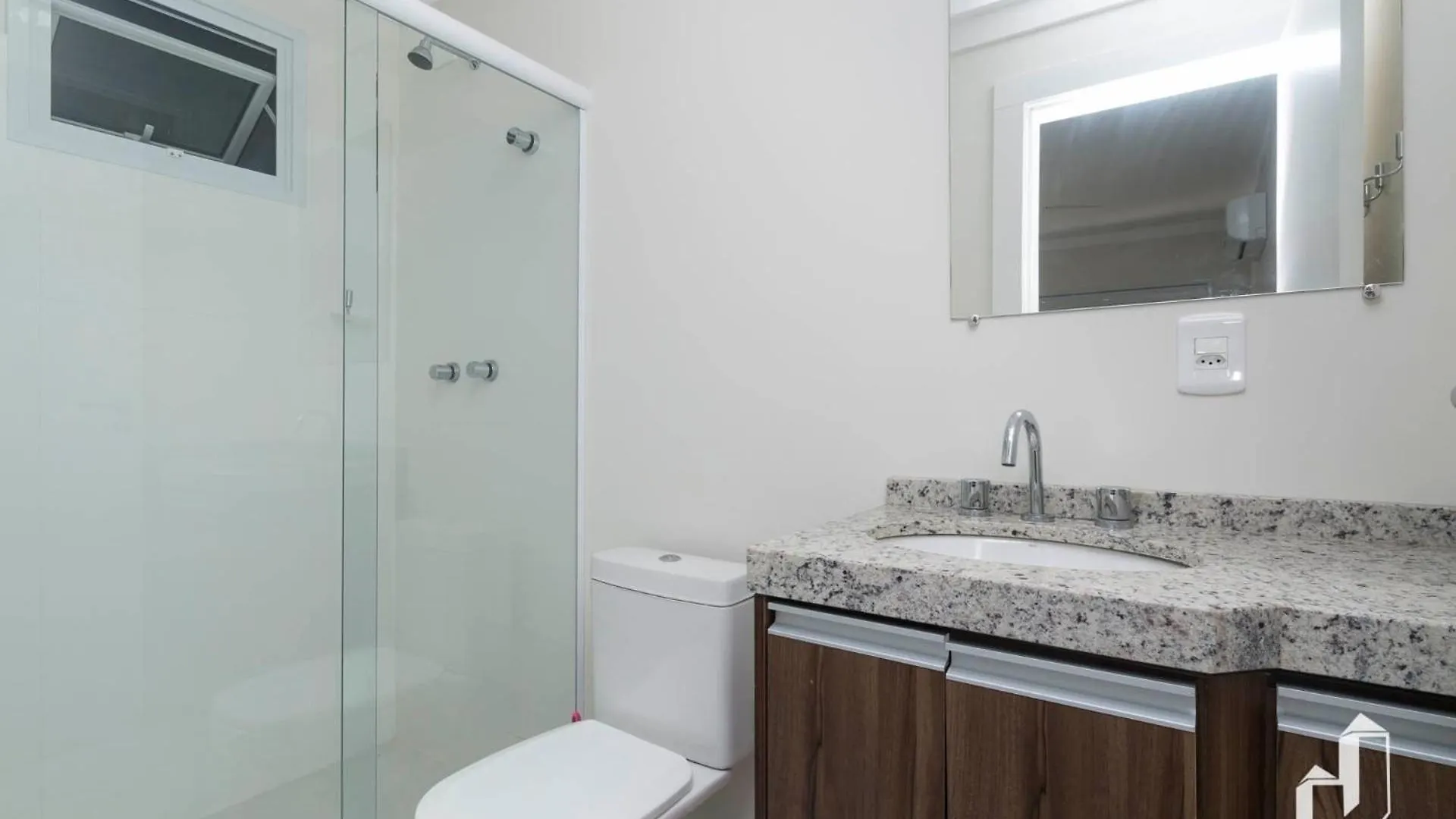 Apartamento Com 03 Dormitorios Meia Quadra Do Mar Bombinhas