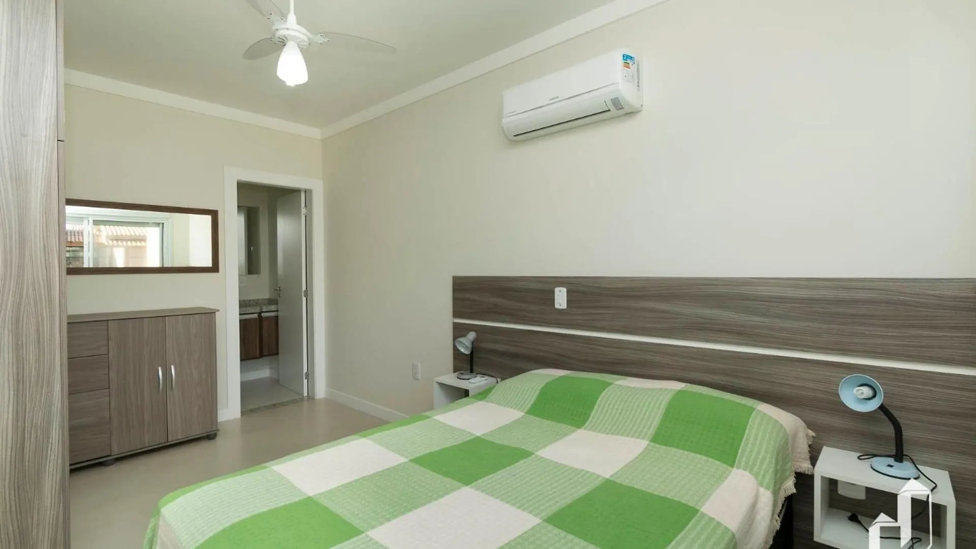 Apartamento Com 03 Dormitorios Meia Quadra Do Mar Bombinhas 0*,