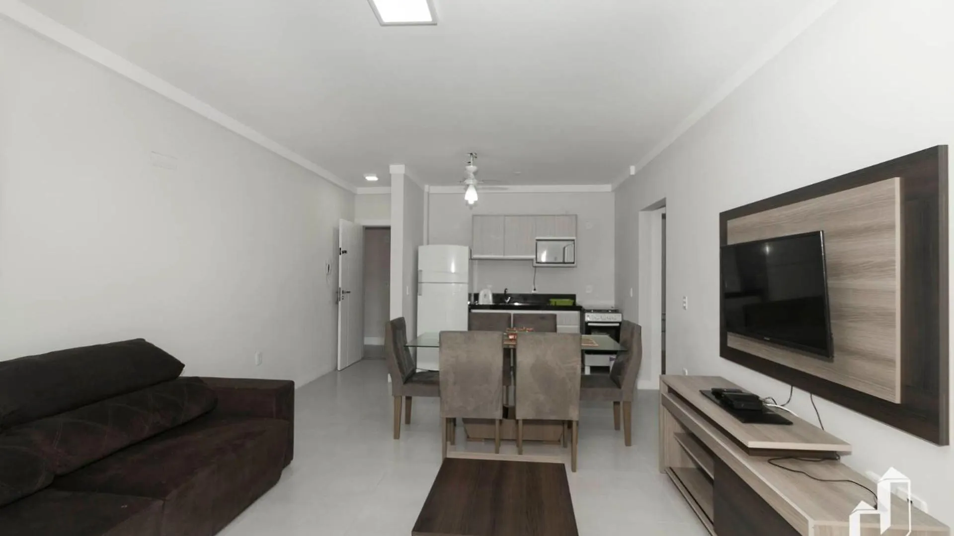 Apartamento Com 03 Dormitorios Meia Quadra Do Mar Bombinhas Brazil