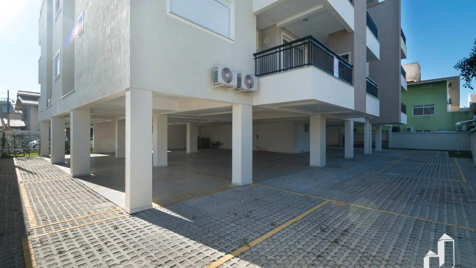 Apartamento Com 03 Dormitorios Meia Quadra Do Mar Bombinhas 0*,  Brazil