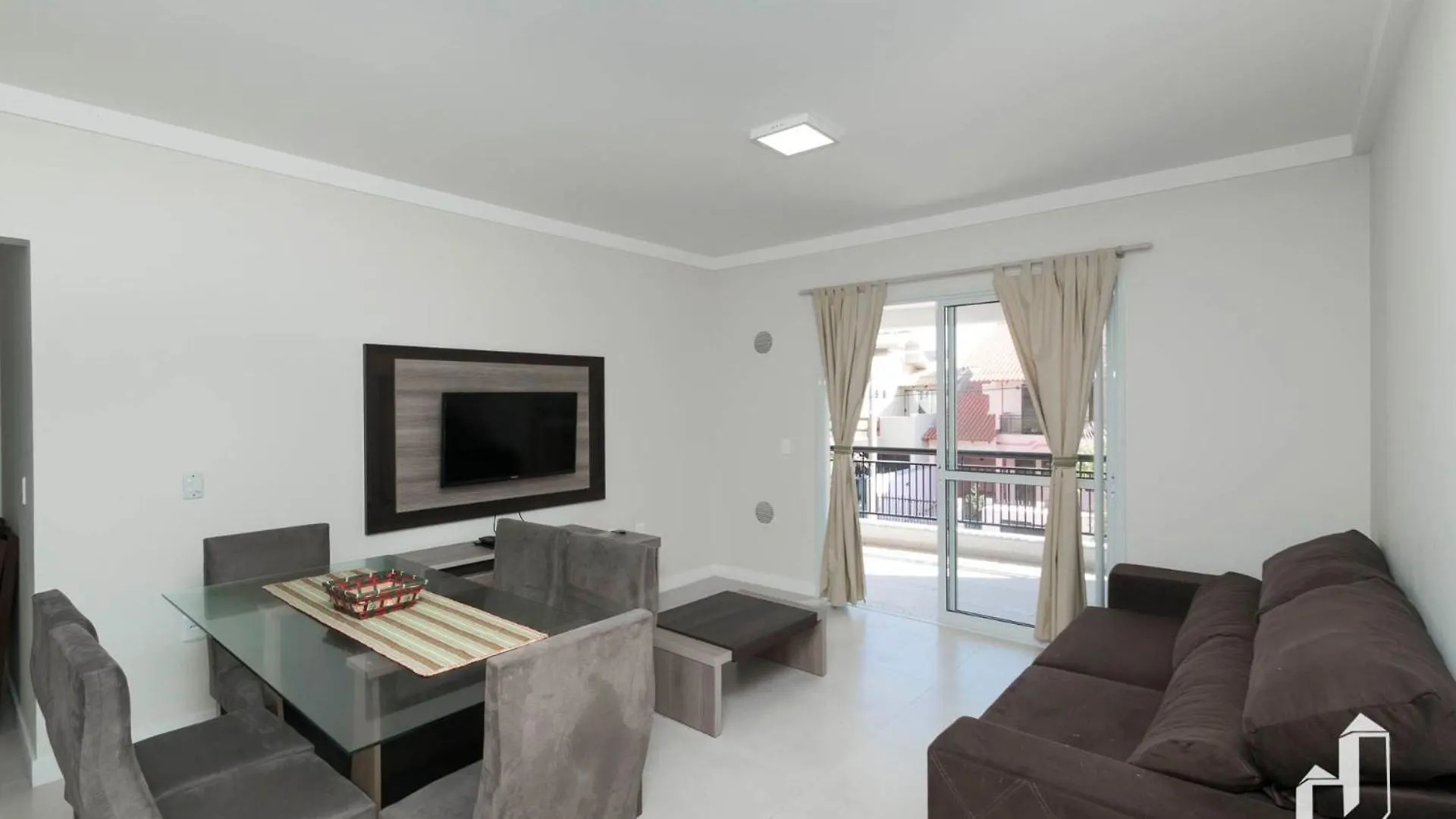 Apartamento Com 03 Dormitorios Meia Quadra Do Mar Bombinhas Apartment