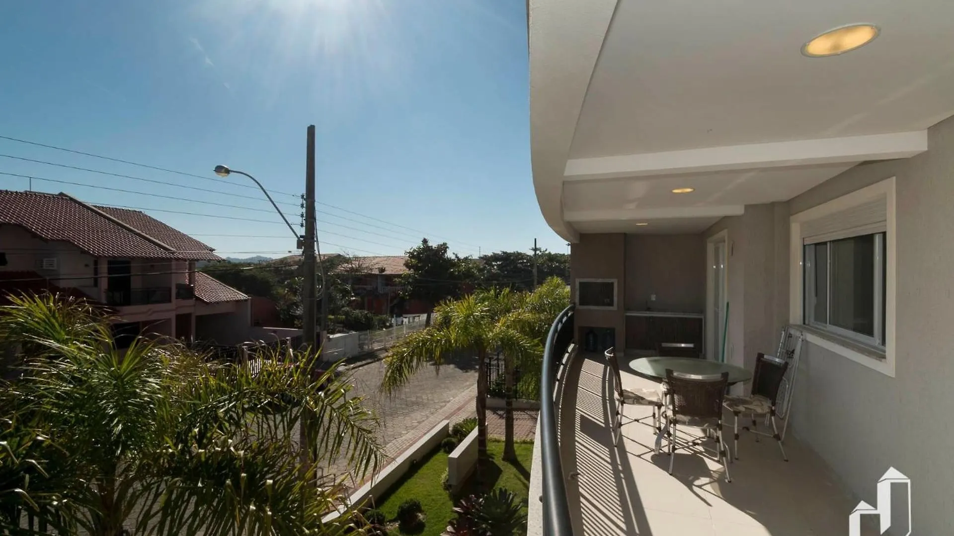 Apartamento Com 03 Dormitorios Meia Quadra Do Mar Bombinhas
